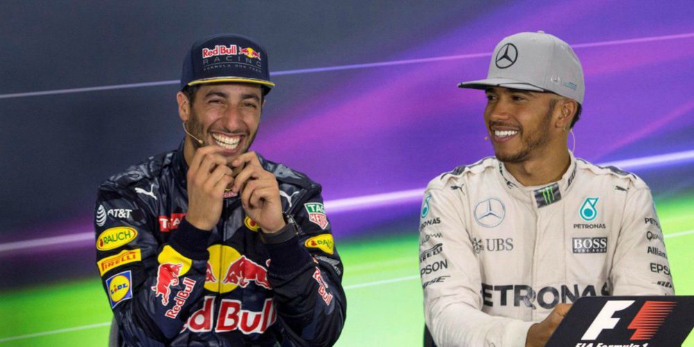 Christian Horner: "Sería muy estúpido por parte de Hamilton descartar a Ricciardo para 2018"