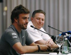 Zak Brown: "La diferencia de resultados entre Alonso y Vandoorne es gracias al coche, no al piloto"