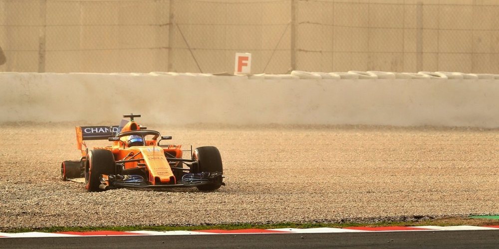 Fernando Alonso pierde una rueda a los 40 minutos de empezar la pretemporada 2018