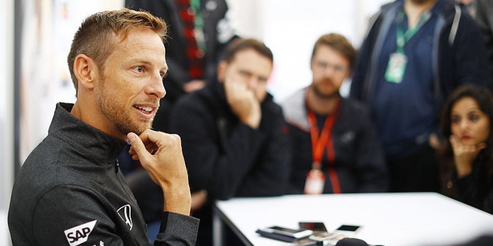 Jenson Button responde a Carmen Jordá: "No estás ayudando a las pilotos femeninas"