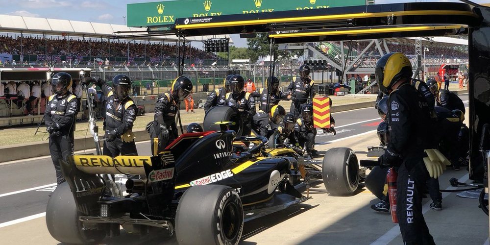 Sainz acaba disgustado por perder 2 posiciones en su primera parada en boxes en Silverstone