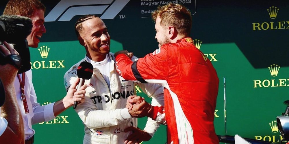 Mika Häkkinen: "Vettel tiene un pilotaje agresivo, pero Hamilton arriesga mucho más"