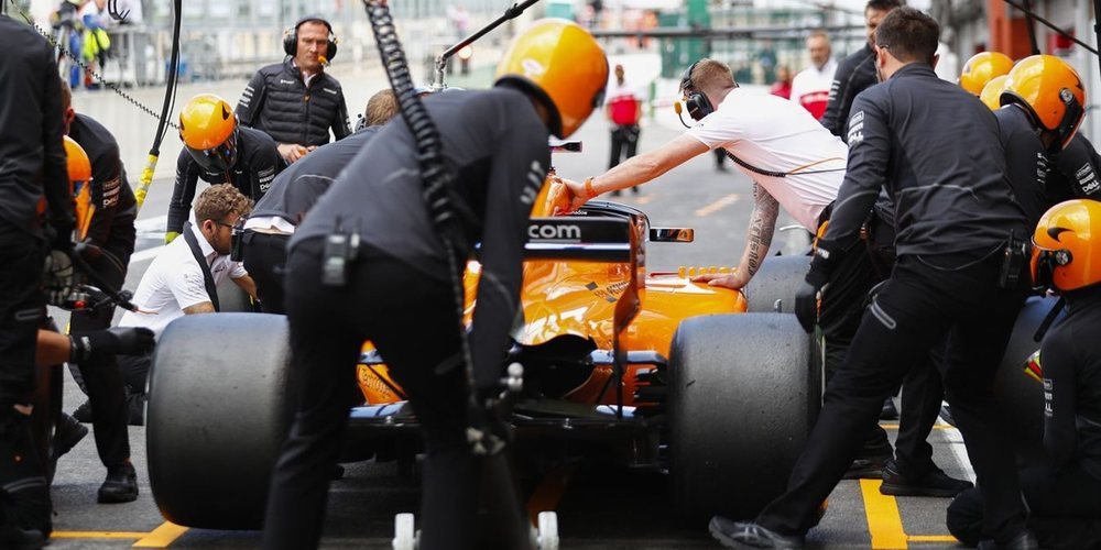 Zak Brown se sincera: "El coche que hemos fabricado este año es extremadamente malo"