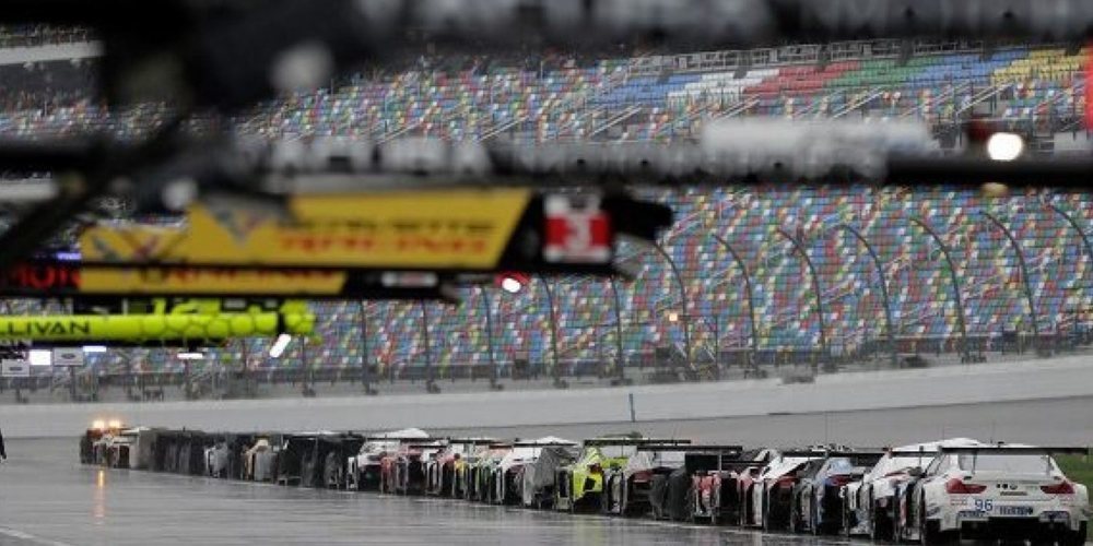 Fernando Alonso vence en el Rolex 24 horas de Daytona bajo la tormenta