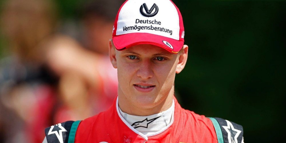 Chase Carey, sobre Mick Schumacher: "No puedo predecir si tendrá éxito en la Fórmula 2"