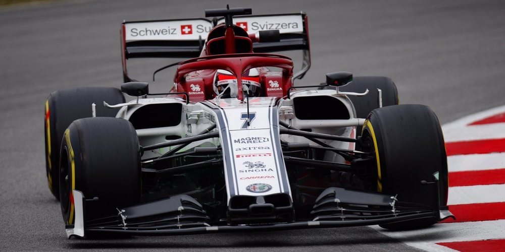 Kimi Räikkönen tira del neumático hiperblando para liderar la tercera mañana de test