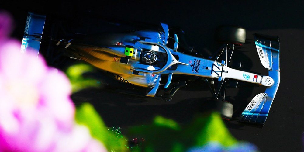 La estrella plateada de Valtteri Bottas brilla y logra la pole position en el atardecer de Bakú