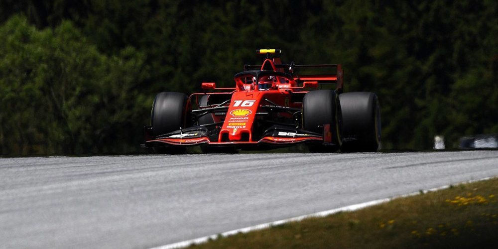 Charles Leclerc finaliza en lo más alto de la tabla en una sesión repleta de incidentes en Austria