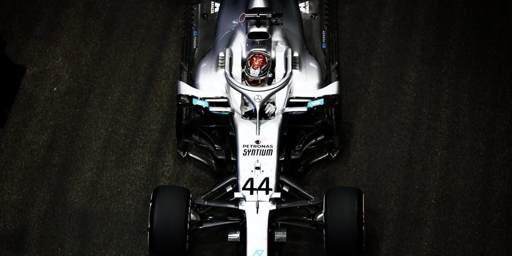 Lewis Hamilton domina con autoridad en la segunda práctica en Singapur