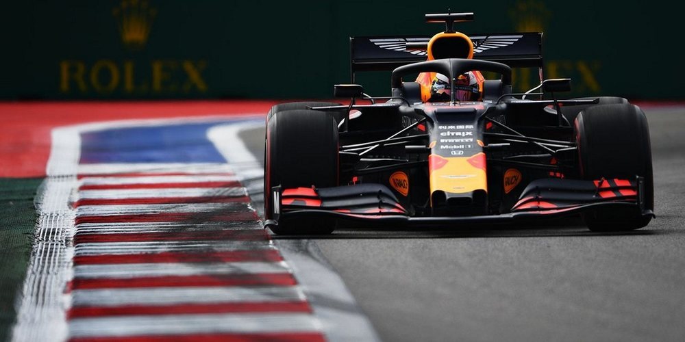 Max Verstappen pone su Red Bull al frente de la tabla en una sesión errática e inestable