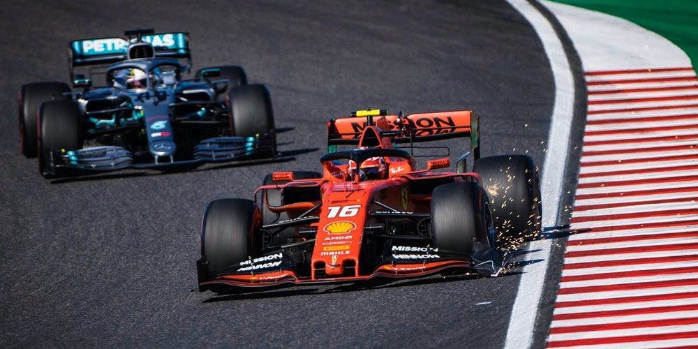 Mika Häkkinen critica a Ferrari por dejar rodar a Leclerc con el alerón delantero roto