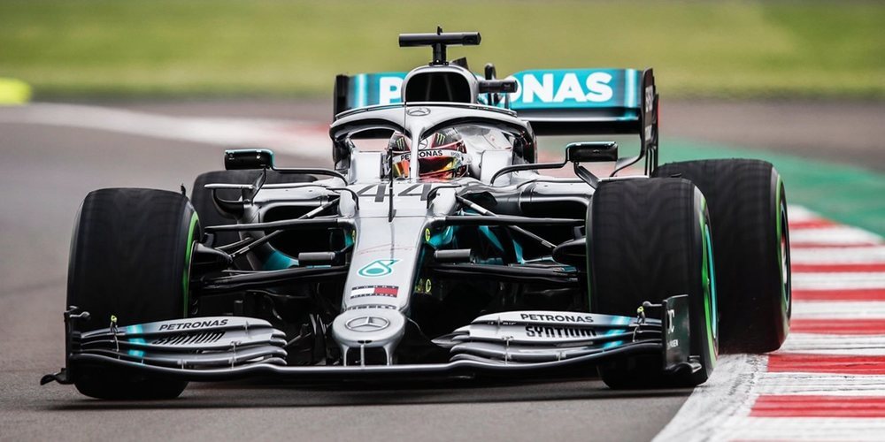 Hamilton logra el mejor tiempo en una primera sesión marcada por la alta humedad de la pista