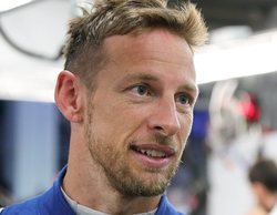 Button: "Hamilton no dispone de todas las cartas a la hora de decidir su futuro en Mercedes"