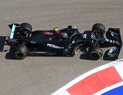 Bottas no tiene rival y lidera el FP1 en Sochi