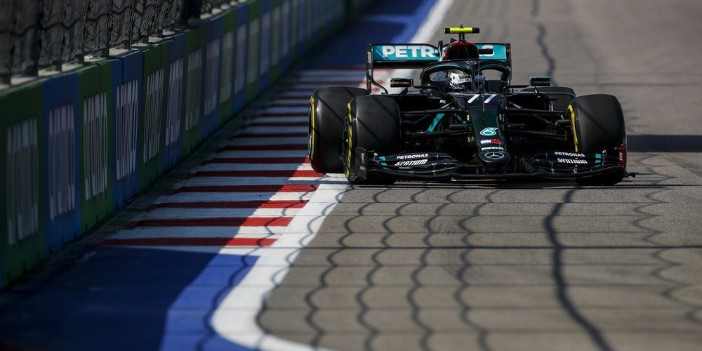 Bottas no tiene rival y lidera el FP1 en Sochi