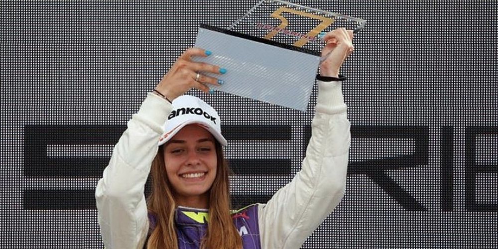 Marta García, piloto de W Series: "El acuerdo me acerca más a mi objetivo de llegar a la Fórmula 1"