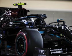 Bottas logra la pole position in extremis por delante de George Russell bajo la noche de Sakhir