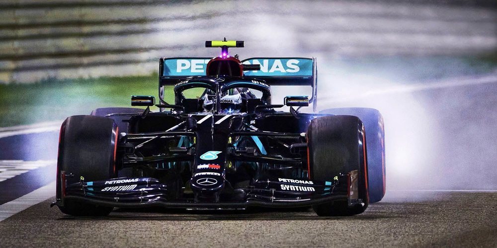 Bottas logra la pole position in extremis por delante de George Russell bajo la noche de Sakhir