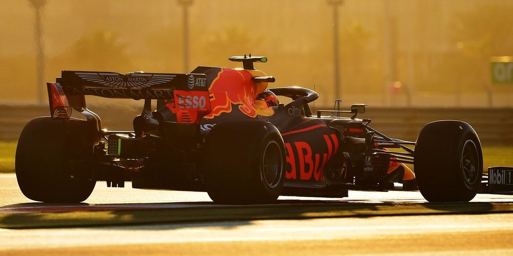 Max Verstappen lidera los Libres 3 frente a unos Mercedes que juegan al despiste