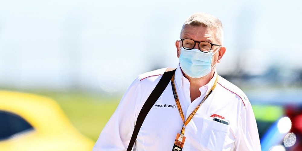 Ross Brawn: "Verstappen enfoca este 2021 de una forma diferente, tiene un coche para ganar el título"