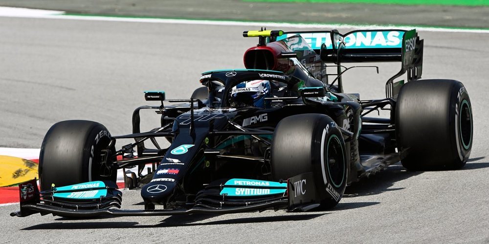 Valtteri Bottas lidera la primera sesión de Libres con Verstappen intercalado entre los Mercedes