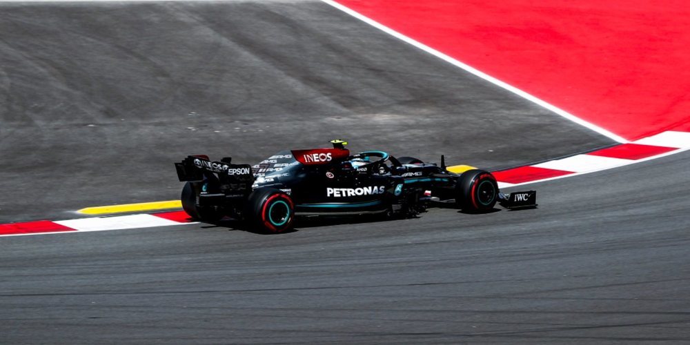 Lewis Hamilton toma las riendas liderando los segundos entrenamientos libres en España