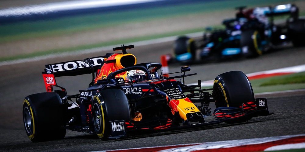 Hamilton: "Verstappen está pilotando realmente bien, al igual que Bottas; está muy ajustado"