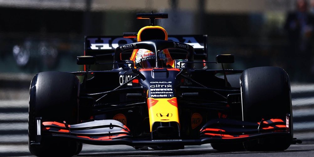 Max Verstappen es el que roza más los muros para asegurarse la primera posición en los Libres 3