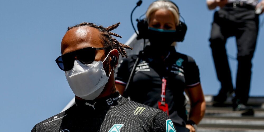 Lewis Hamilton: "Día desafortunado y una experiencia humillante, lo siento mucho por el equipo"