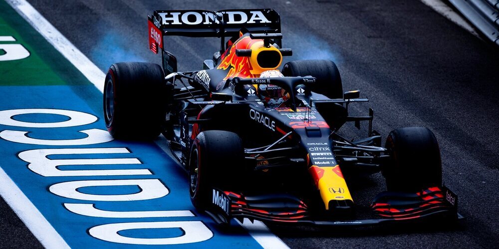 Max Verstappen no se achanta y aprieta a los Mercedes con el mejor tiempo en los Libres 2