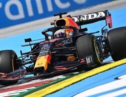 Max Verstappen dispara primero en los Libres 1 del GP de Estiria con los Mercedes al acecho