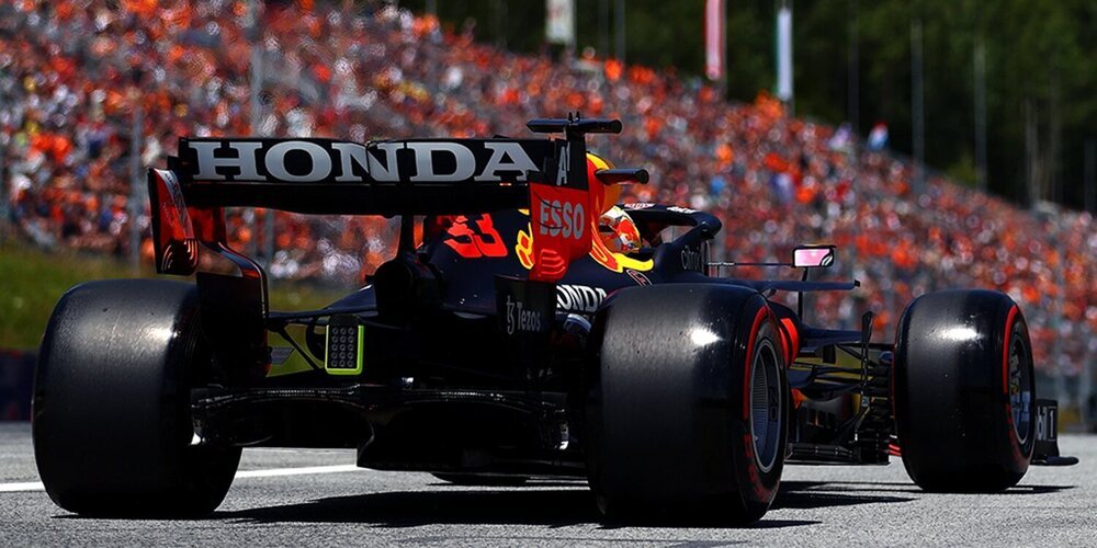 Max Verstappen se la devuelve a Mercedes y apunta alto con el mejor tiempo en los Libres 3