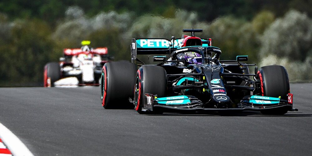 Hamilton le gana la partida a Verstappen en la primera sesión de Libres en Turquía