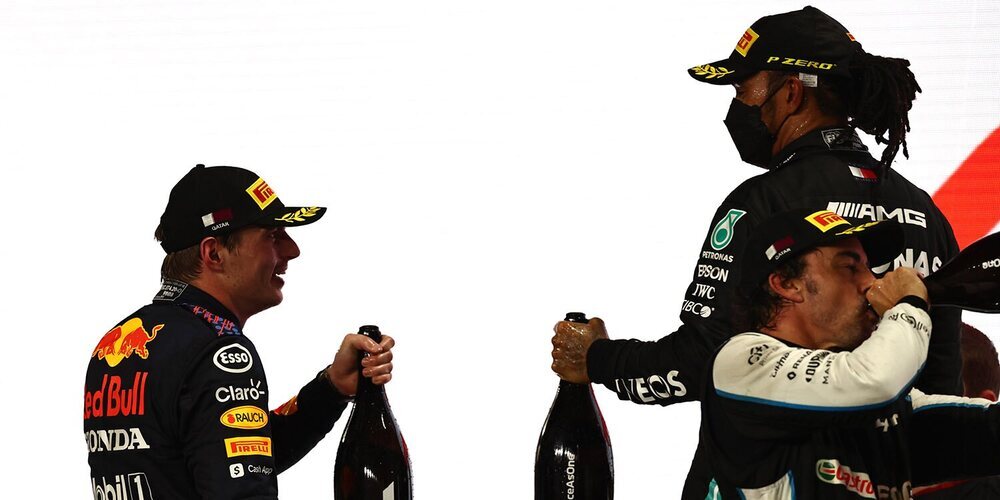 Hamilton dominó en su victoria 102, Verstappen minimizó daños y Alonso volvió a sonreír en el podio