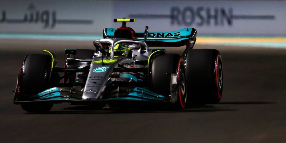 Lewis Hamilton: "Solo necesitamos encontrar algo de velocidad en las rectas"