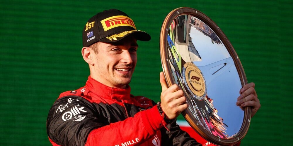 Charles Leclerc arrasa en Australia frente al K.O. de Verstappen y Sainz