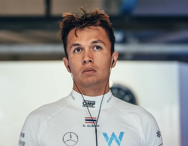 Alex Albon alaba a Helmut Marko: 