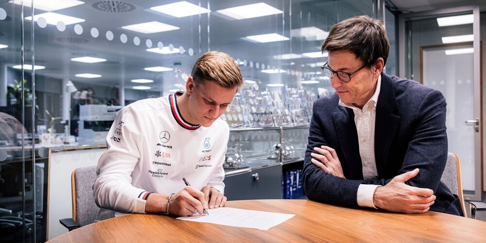 OFICIAL: Mercedes anuncia la llegada de Mick al equipo como piloto reserva en 2023