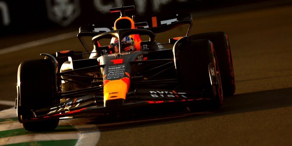 Verstappen domina con mano de hierro los Libres y Alonso se acomoda en el Top 3