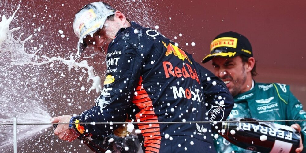 La lluvia no sorprende a Verstappen y gana en el caos del Principado