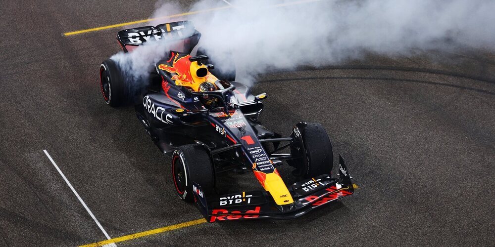 Max Verstappen se pasea en Abu Dabi y suma su 19ª victoria; Leclerc y Russell completan el podio