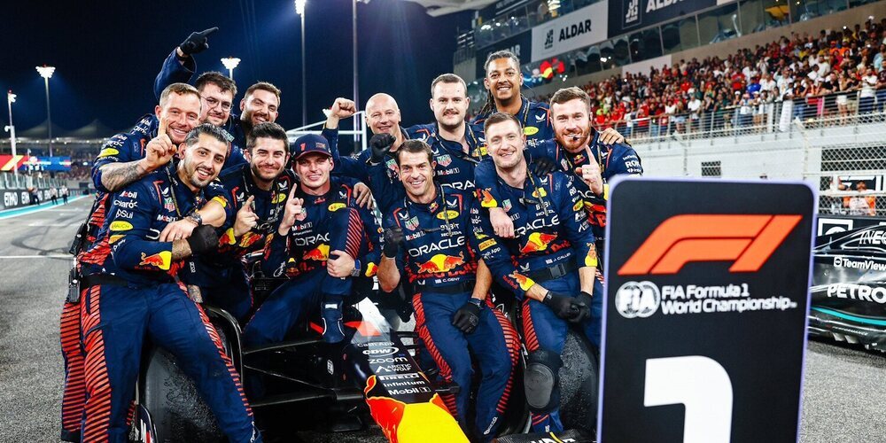 Verstappen: "Ha sido una temporada inolvidable, este coche y el equipo me han dado mucho"