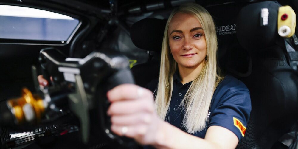 Jessica Hawkins: "Es un excelente siguiente paso en mi carrera como piloto"