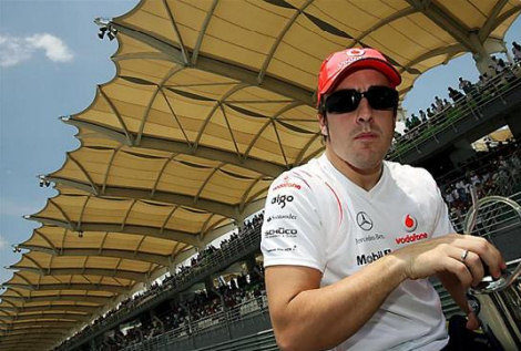 Fernando Alonso gana el Gran Premio de Malasia y lidera el Mundial