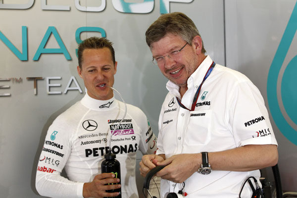 Brawn acusa a Barrichello de intentar forzar una penalización a Schumacher