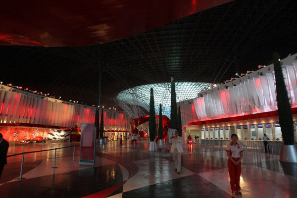 Así es 'Ferrari World', el paraíso de los tifosi