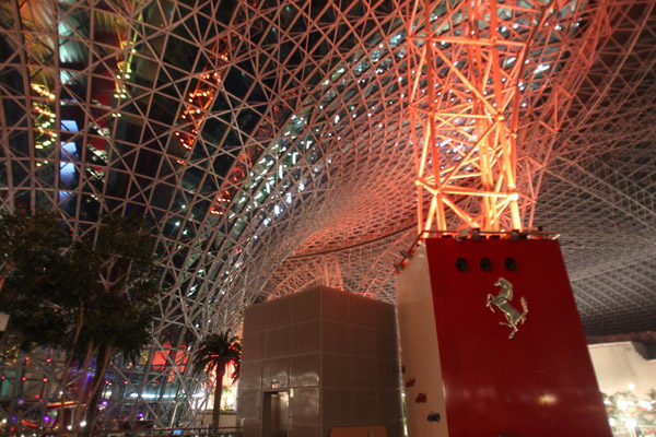 Así es 'Ferrari World', el paraíso de los tifosi