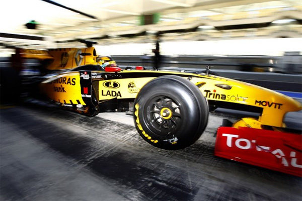 Un problema mecánico aplaza al sábado parte del trabajo de Renault