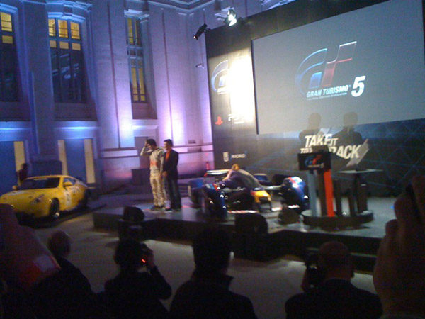 Alguersuari y Newey presentan 'Gran Turismo 5' en Madrid