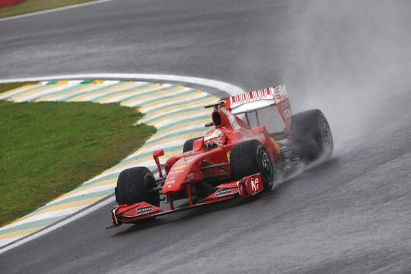 Robertson: "Kimi habría hecho más o menos lo mismo que Alonso"